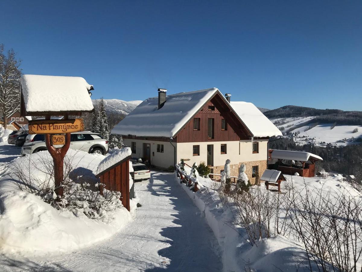 Готель Na Planyrce Пасеки-над-Їзероу Екстер'єр фото